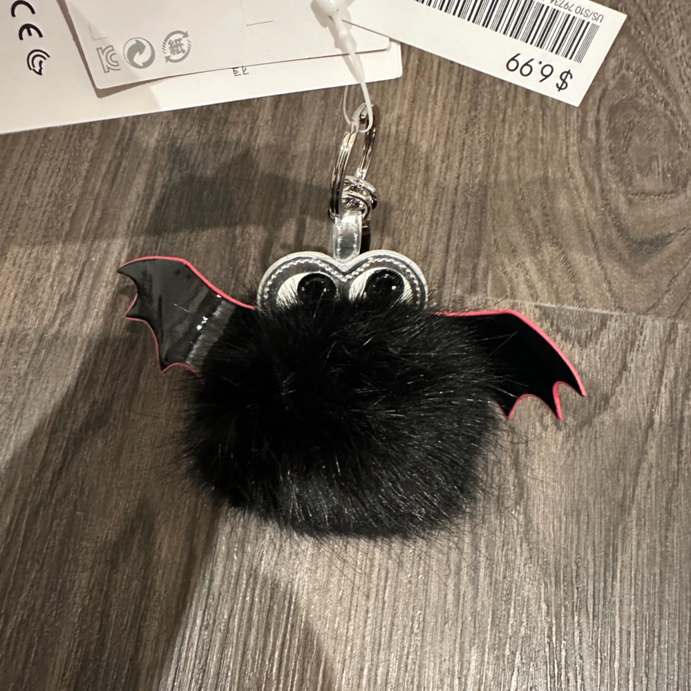 H&M Bat keyring